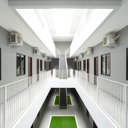 Reddoorz Plus Near Jiexpo Kemayoran Jakarta Bagian luar foto