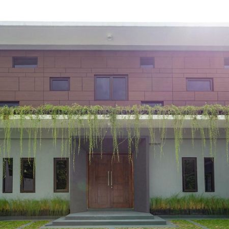 Reddoorz Plus Near Jiexpo Kemayoran Jakarta Bagian luar foto