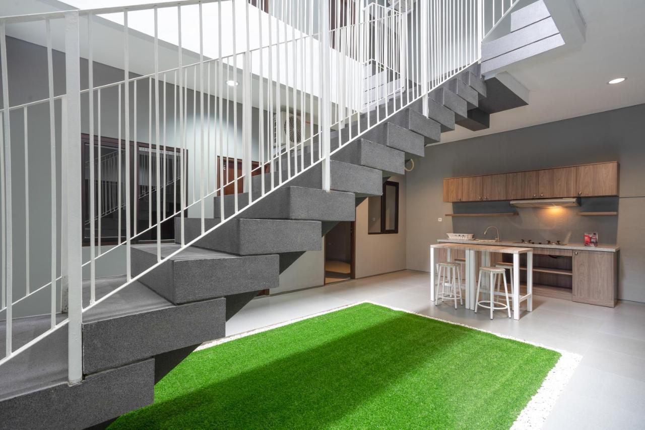 Reddoorz Plus Near Jiexpo Kemayoran Jakarta Bagian luar foto