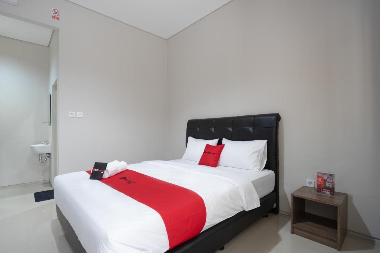 Reddoorz Plus Near Jiexpo Kemayoran Jakarta Bagian luar foto