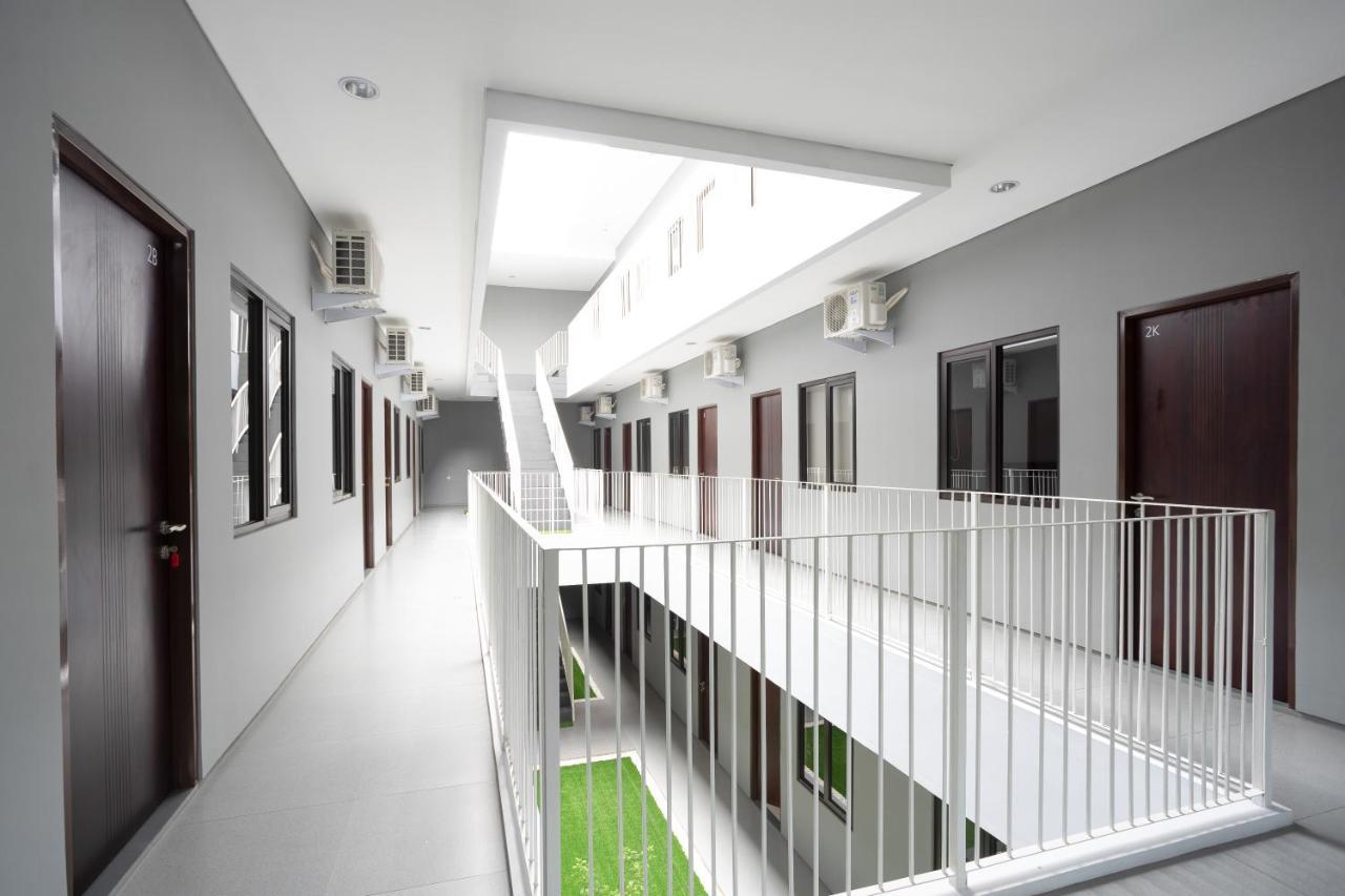 Reddoorz Plus Near Jiexpo Kemayoran Jakarta Bagian luar foto