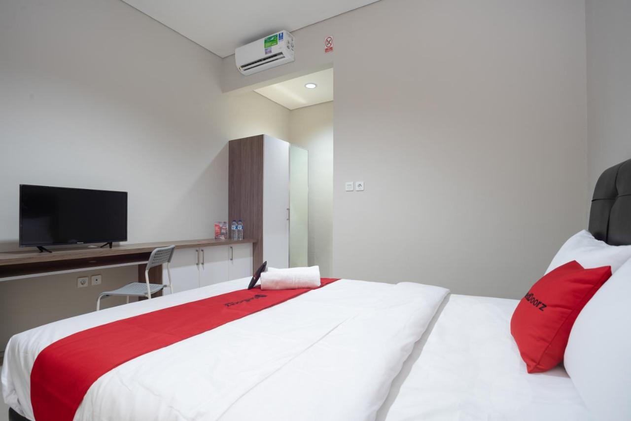 Reddoorz Plus Near Jiexpo Kemayoran Jakarta Bagian luar foto