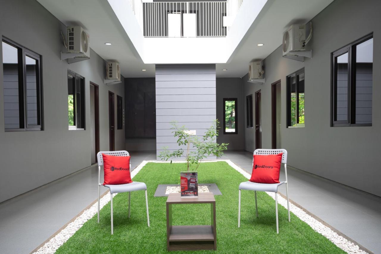 Reddoorz Plus Near Jiexpo Kemayoran Jakarta Bagian luar foto