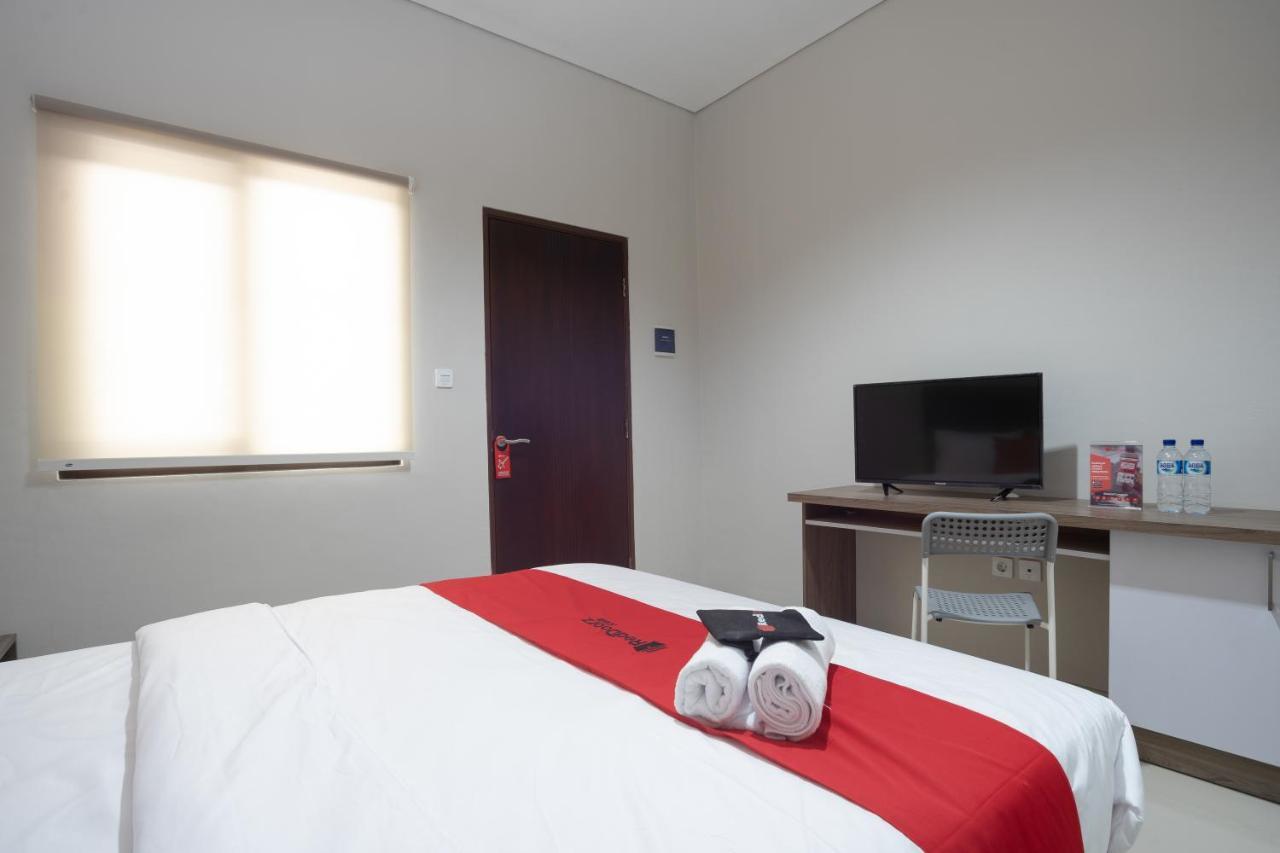 Reddoorz Plus Near Jiexpo Kemayoran Jakarta Bagian luar foto