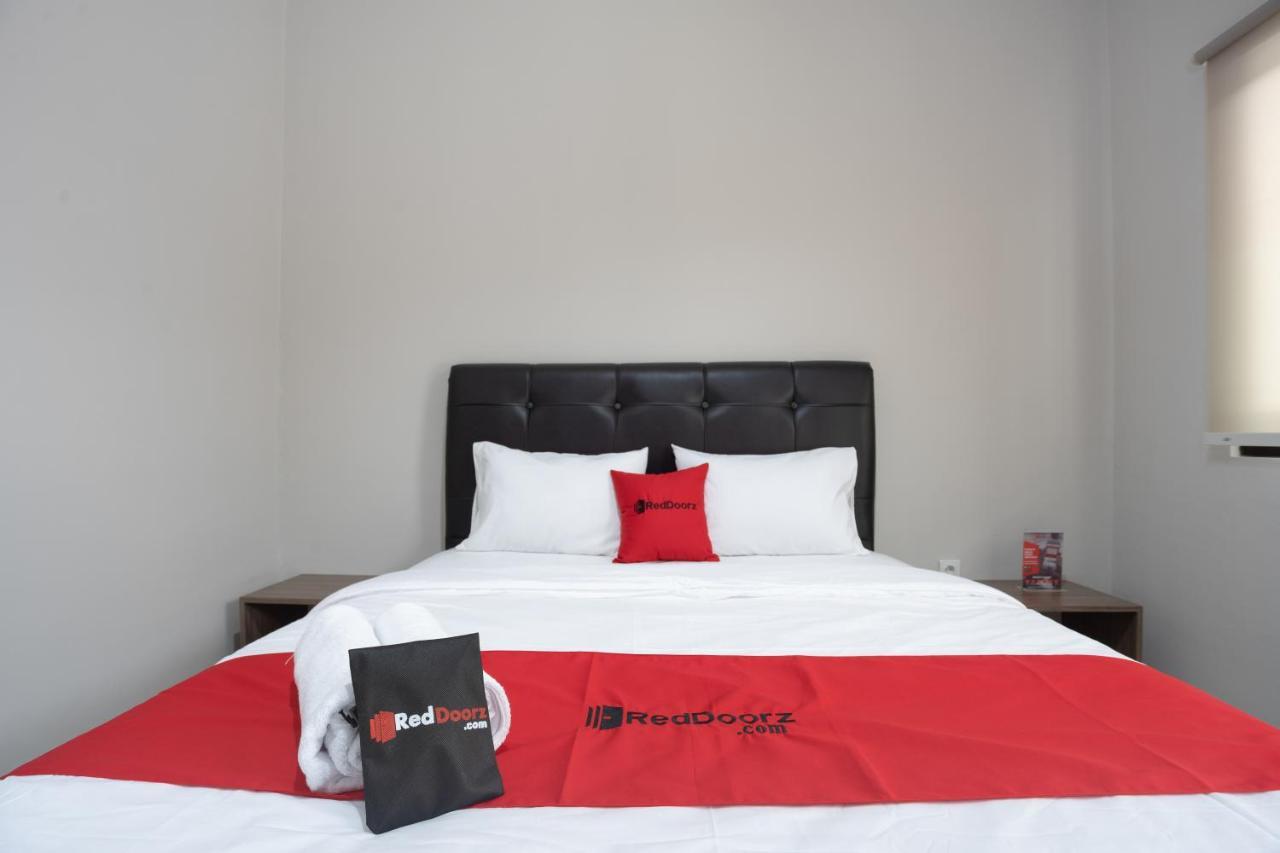 Reddoorz Plus Near Jiexpo Kemayoran Jakarta Bagian luar foto