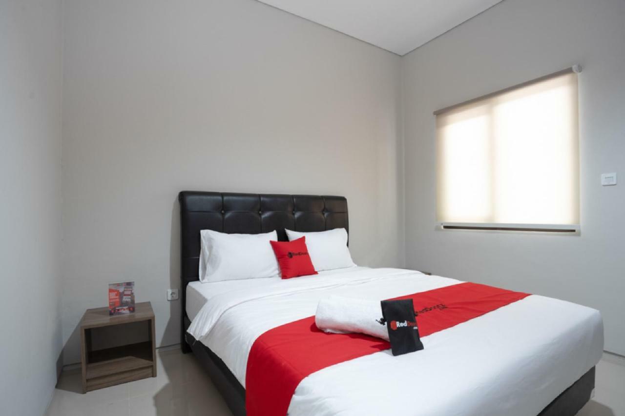Reddoorz Plus Near Jiexpo Kemayoran Jakarta Bagian luar foto