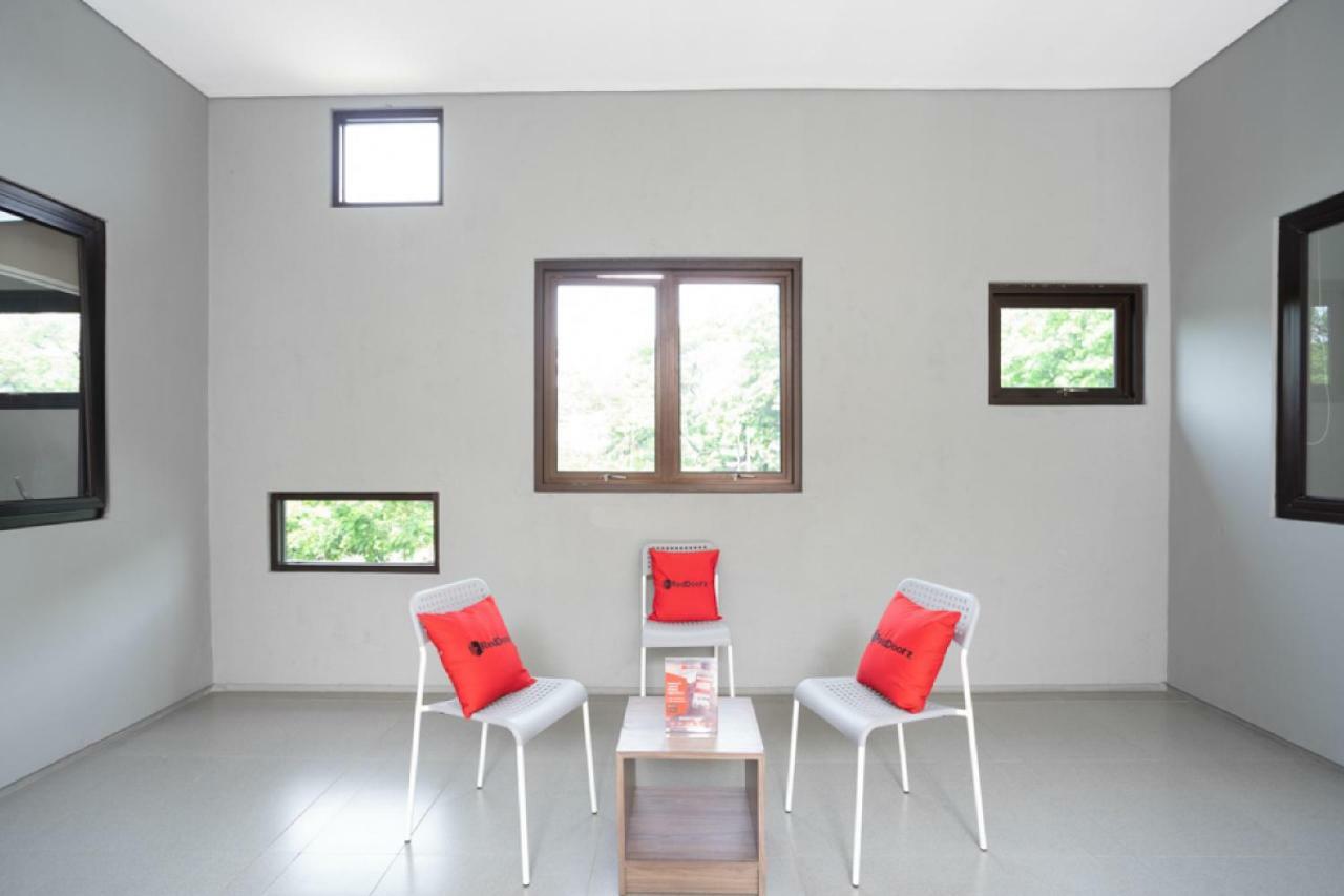 Reddoorz Plus Near Jiexpo Kemayoran Jakarta Bagian luar foto